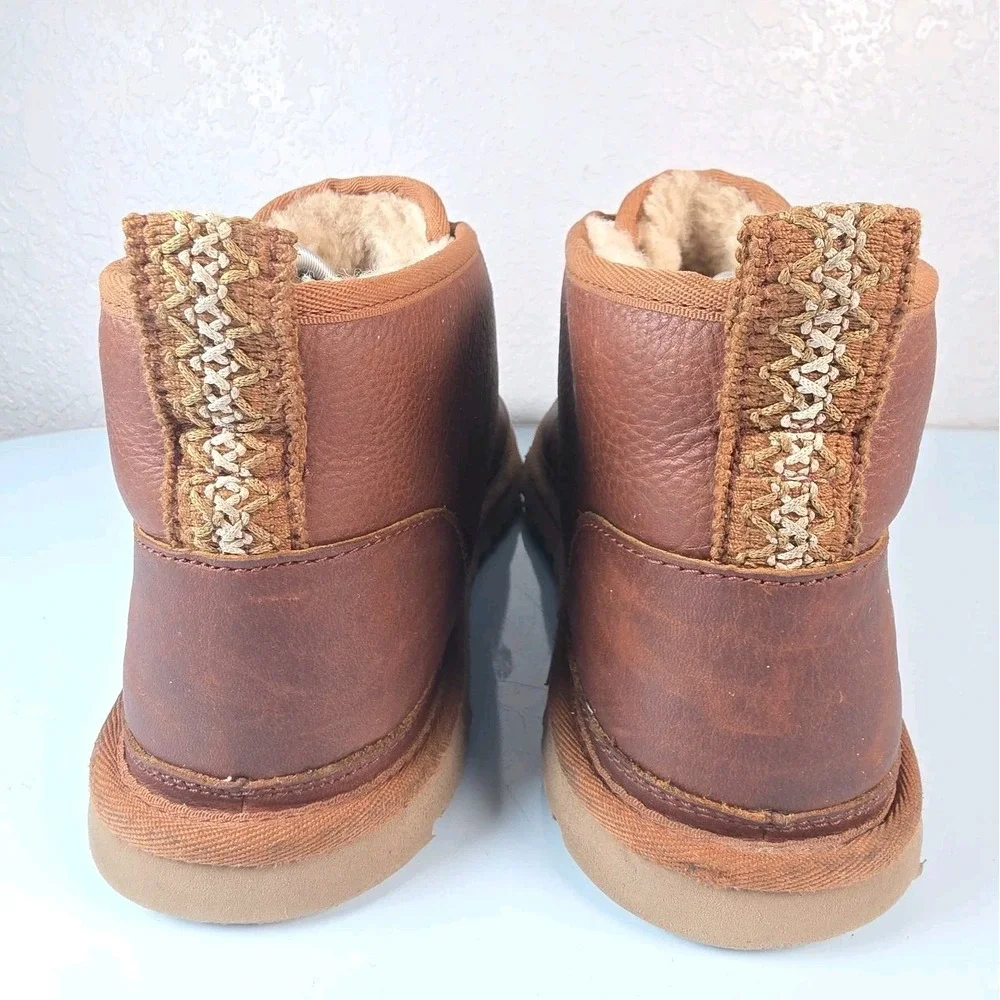 UGG Neumel Stout Leather Mens Size 9 Chestnut Chukka Lace Up Boots Shearling